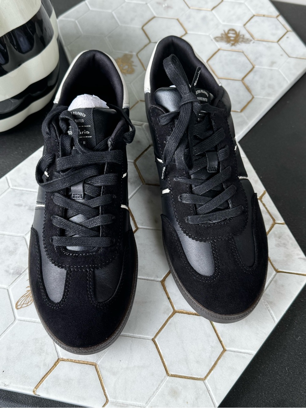 Women's Black Low-Top Casual Sneakers - Comfortable Everyday Style